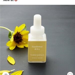 TWO Threshold Sunflower & Ivy Pura diffuser scent